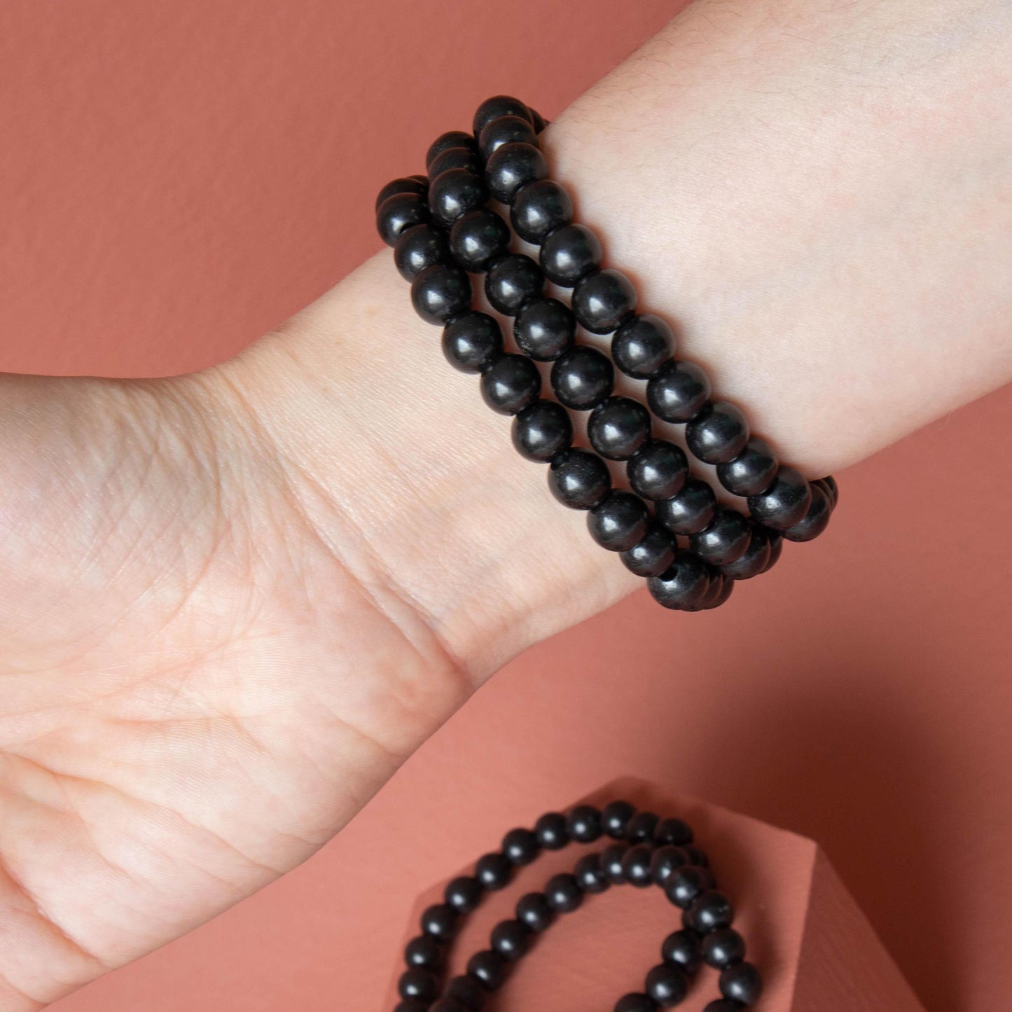 shungite, shungite bracelet, crystal bracelet, shungite crystal, shungite stone, shungite properties, shungite healing properties, shungite meaning, shungite jewelry, crystal jewelry
