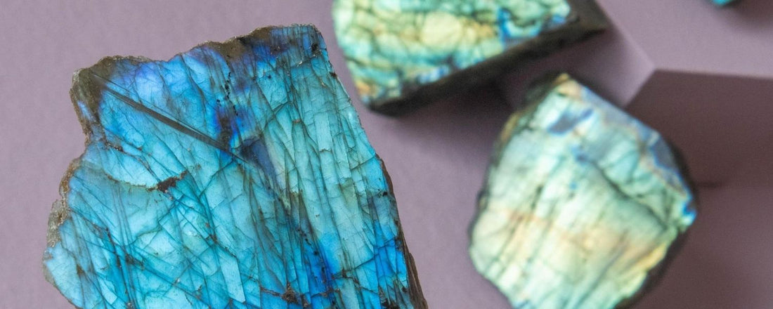 labradorite, flashy labradorite, labradorite flash, labradorite crystal, labradorite stone, labradorite properties, labradorite healing properties, labradorite meaning, labradorite zodiac, labradorite chakra, labradorite physical healing