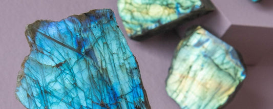 labradorite, flashy labradorite, labradorite flash, labradorite crystal, labradorite stone, labradorite properties, labradorite healing properties, labradorite meaning, labradorite zodiac, labradorite chakra, labradorite physical healing