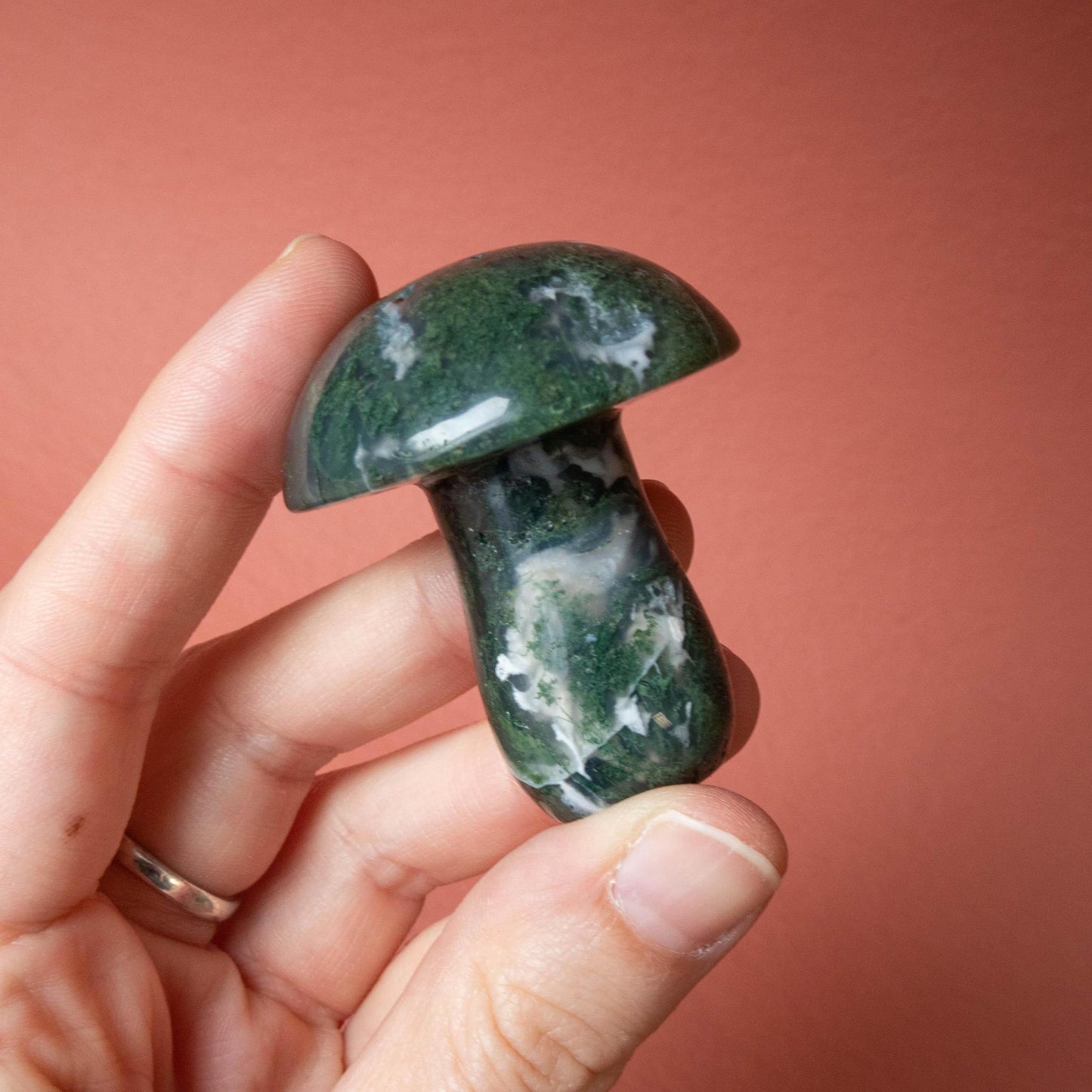 moss agate, moss agate mushroom, crystal mushroom, moss agate crystal, moss agate stone, moss agate properties, moss agate healing properties, moss agate meaning