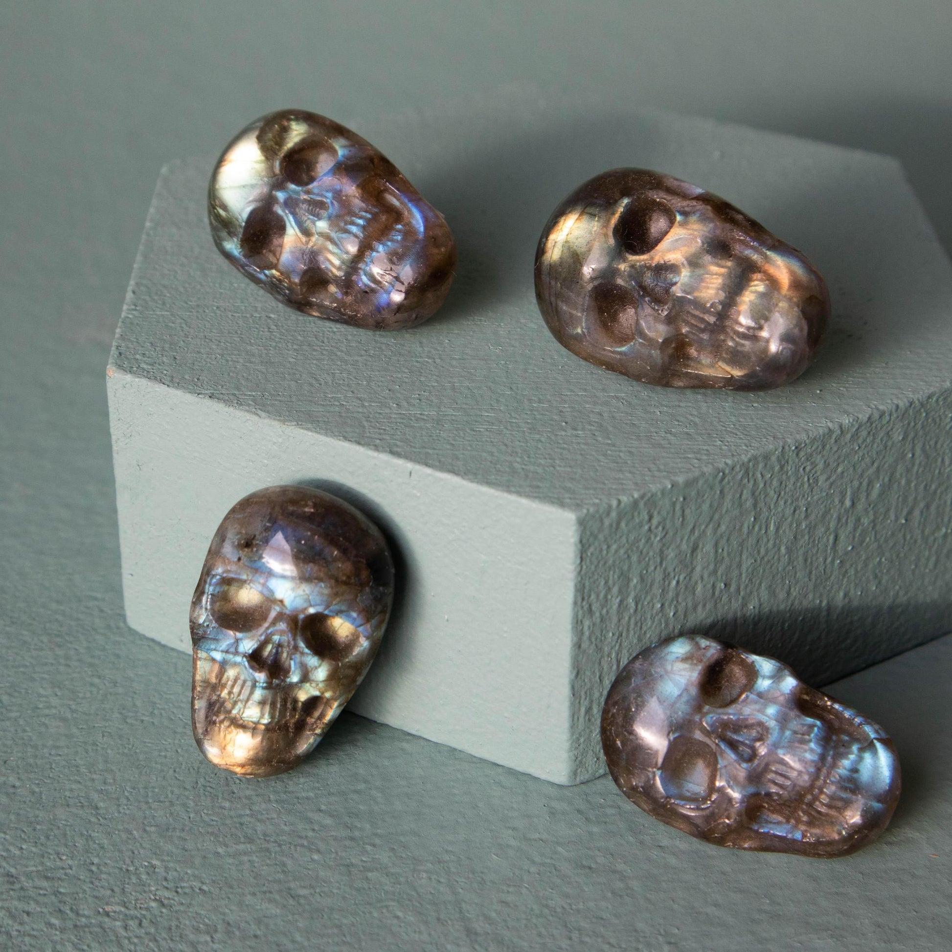 labradorite crystal, labradorite, labradorite skull, labradorite metaphysical properties, labradorite meaning, labradorite mini skull