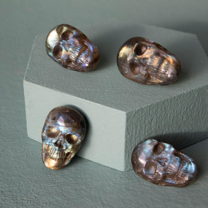 labradorite crystal, labradorite, labradorite skull, labradorite metaphysical properties, labradorite meaning, labradorite mini skull