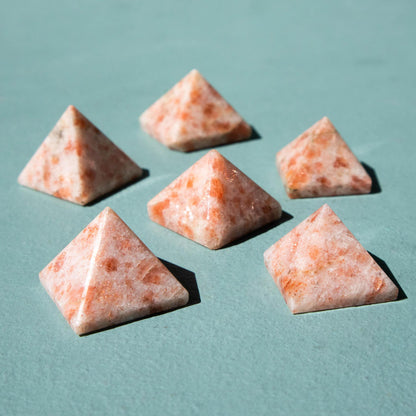 sunstone, sunstone pyramid, crystal pyramid, sunstone crystal, sunstone stone, sunstone properties, sunstone healing properties, sunstone metaphysical properties, sunstone meaning