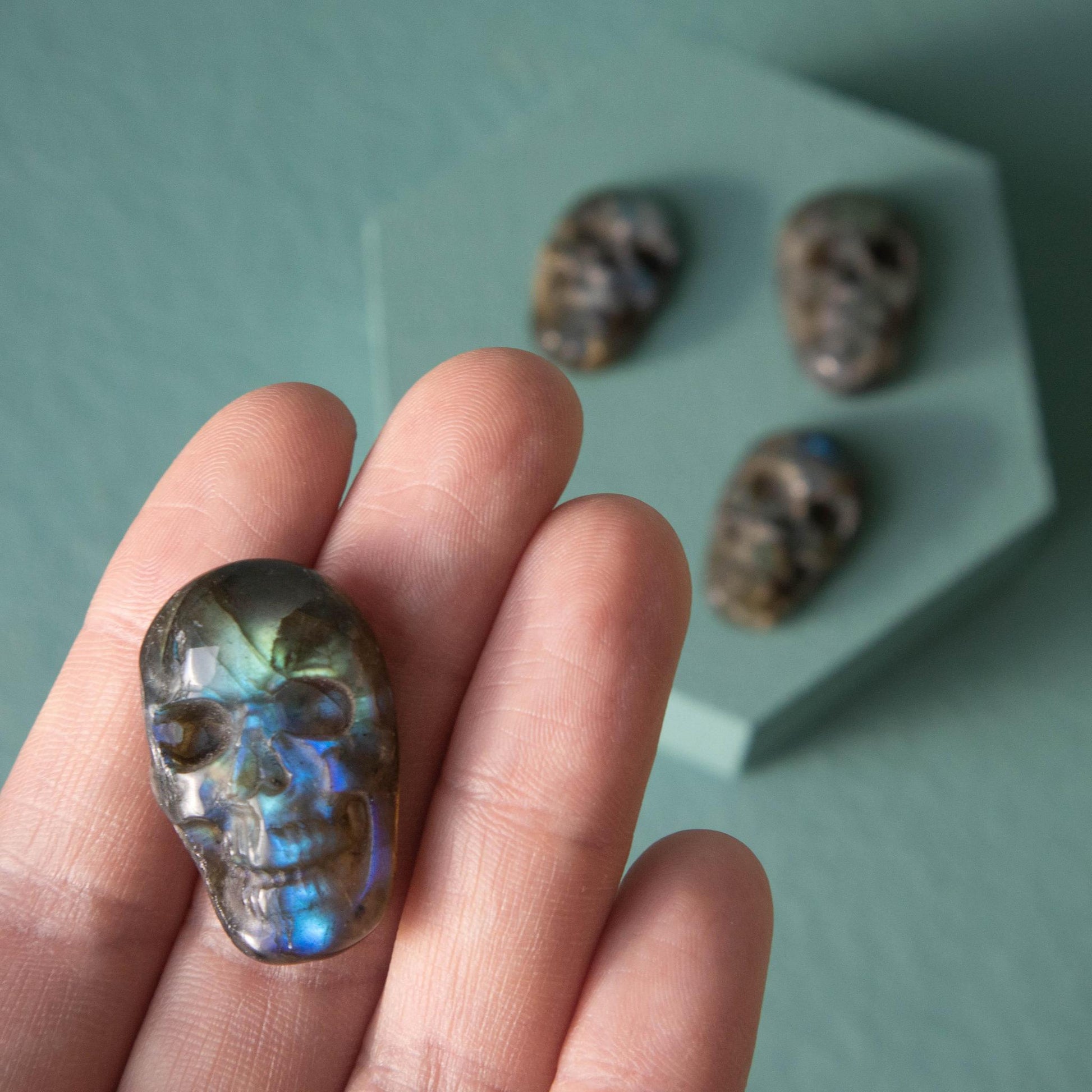 labradorite crystal, labradorite, labradorite skull, labradorite metaphysical properties, labradorite meaning, labradorite mini skull