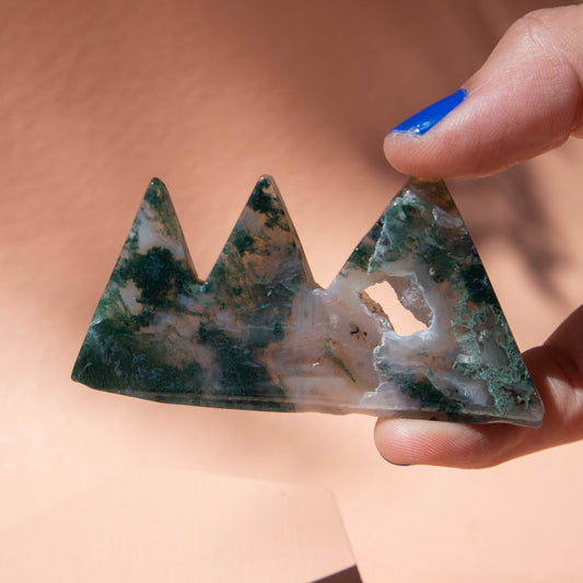 moss agate, moss agate mountain, crystal mountain, gemstone mountain, moss agate crystal, moss agate stone, moss agate gemstone, moss agate properties, moss agate healing properties, moss agate metaphysical properties, moss agate meaning, moss agate mountains, crystal mountains, gemstone mountains