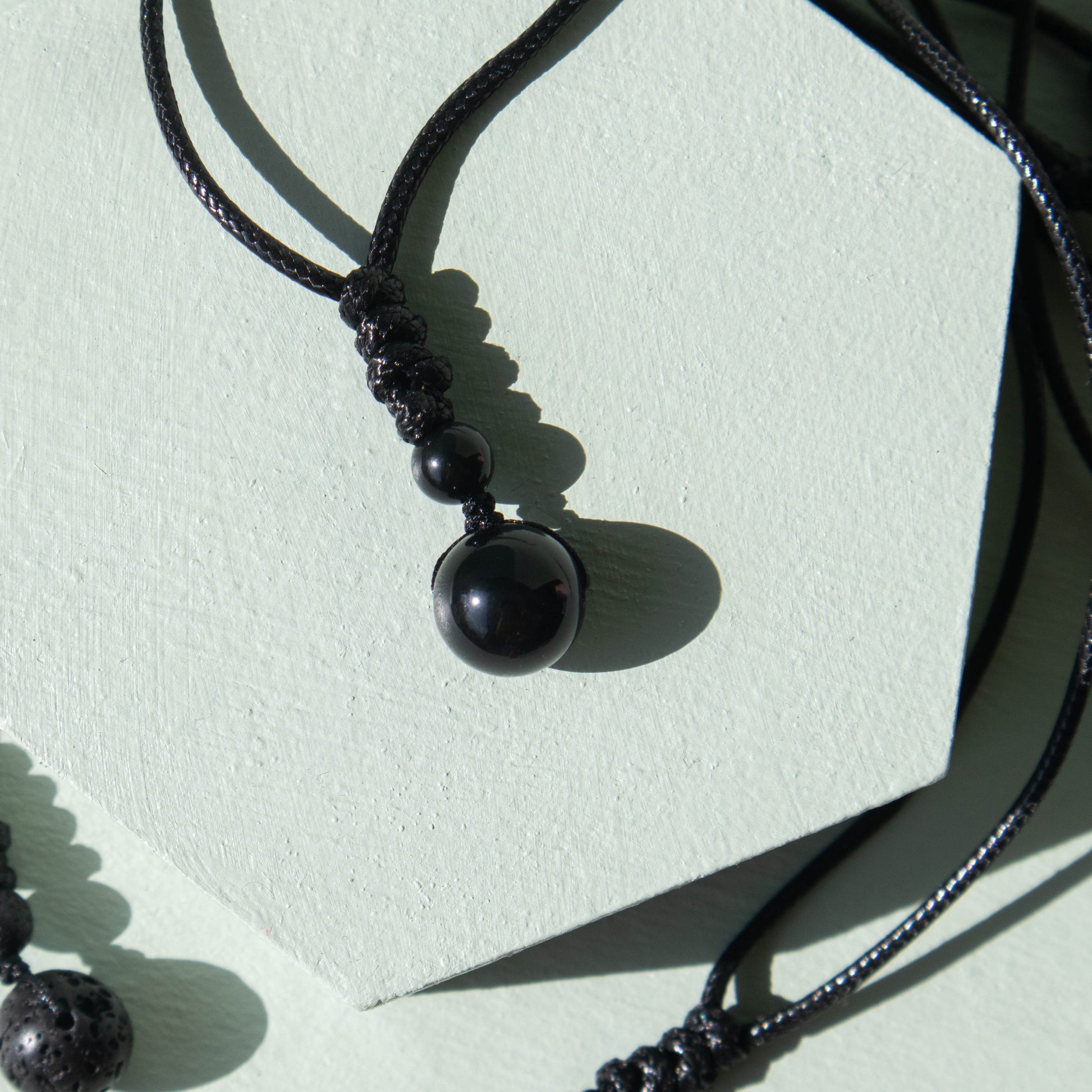 obsidian, obsidian necklace, obsidian jewelry, crystal necklace, crystal jewelry, gemstone necklace, gemstone jewelry, obsidian crystal, obsidian stone, obsidian properties, obsidian healing properties, obsidian metaphysical properties, obsidian meaning