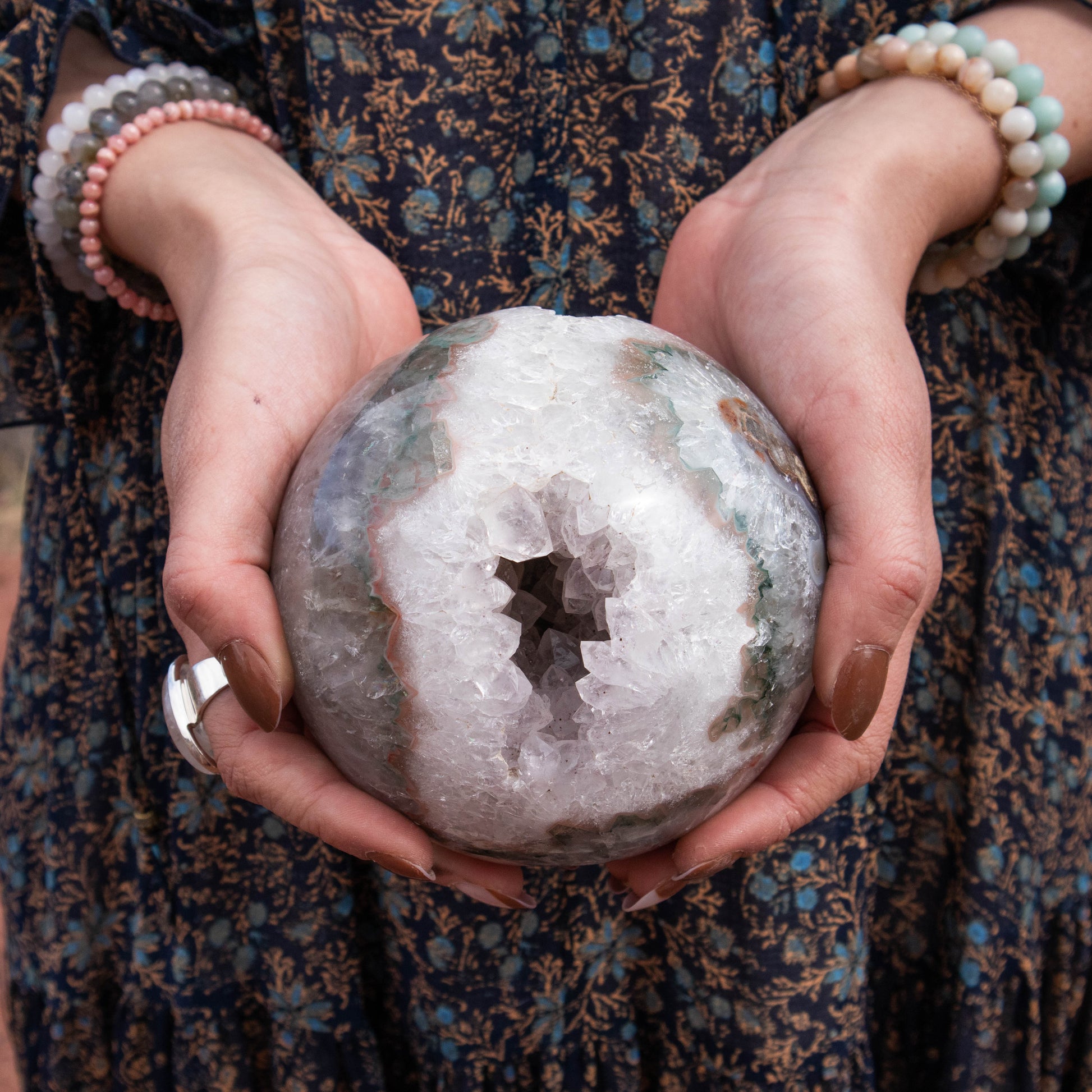 agate, agate druzy sphere, agate sphere, druzy sphere, crystal sphere, gemstone sphere, agate crystal, crystal druzy, druzy crystal, agate stone, agate gemstone, agate properties, agate healing properties, agate metaphysical properties, agate meaning