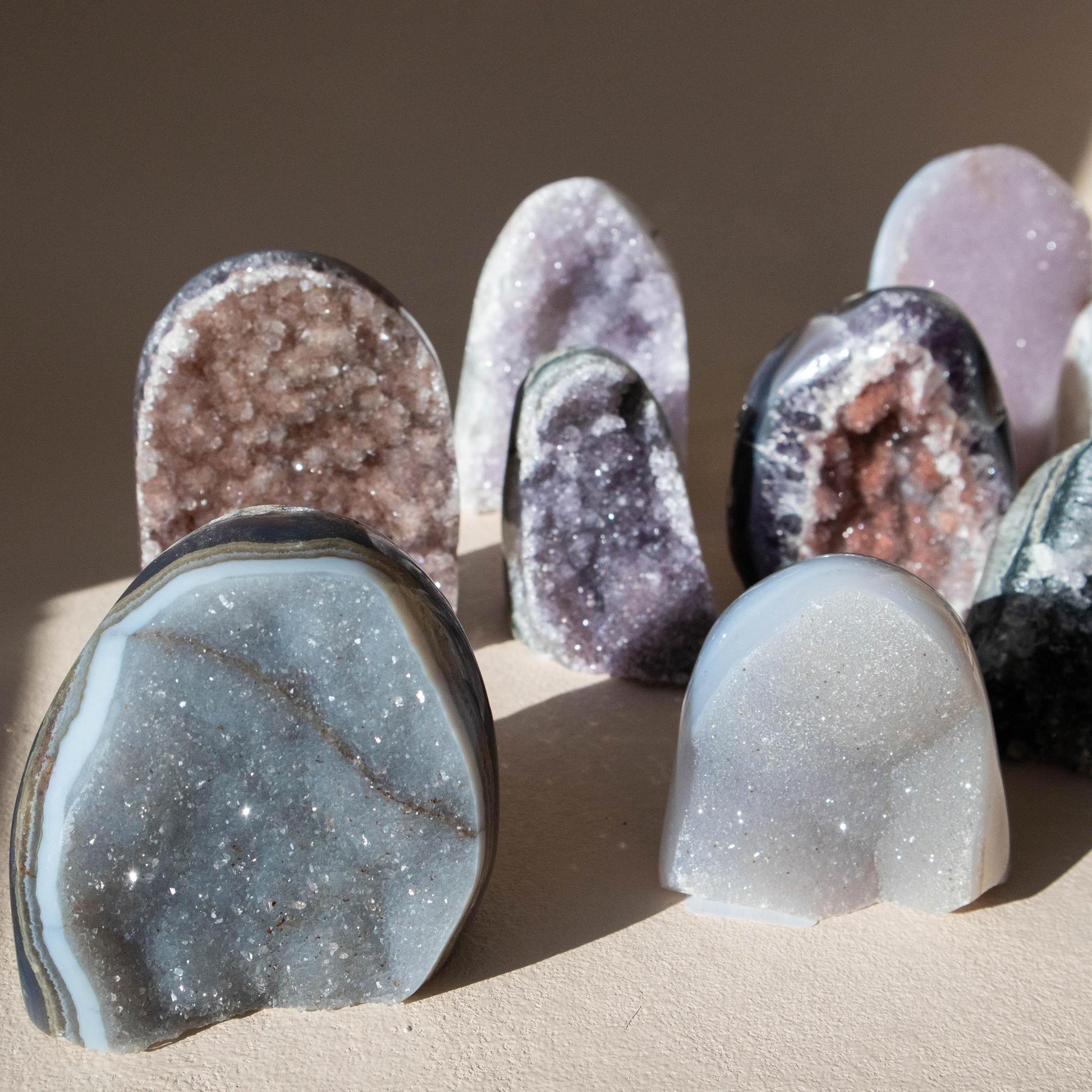 agate druzy, agate, druzy, agate druzy cut base, crystal cut base, agate druzy crystal, agate druzy stone, agate druzy meaning, agate druzy properties