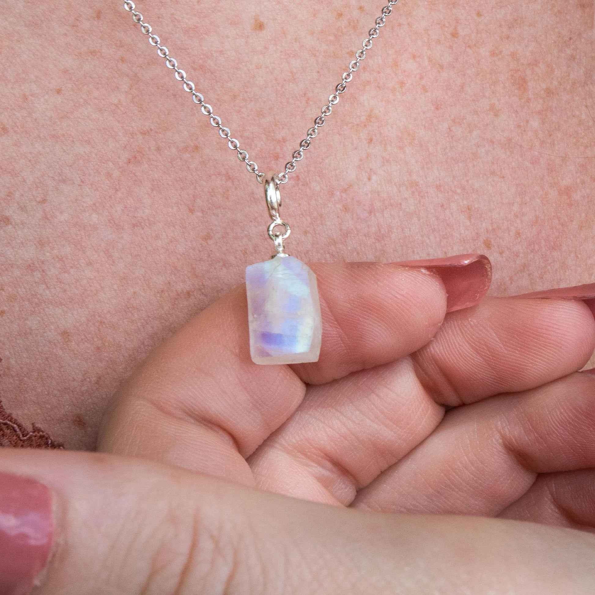 rainbow moonstone, rainbow moonstone necklace, rainbow moonstone jewelry, moonstone necklace, moonstone jewelry, crystal necklace, crystal jewelry, gemstone necklace, gemstone jewelry, rainbow moonstone crystal, rainbow moonstone properties, rainbow moonstone healing properties, rainbow moonstone meaning, moonstone properties, moonstone healing properties, moonstone meaning